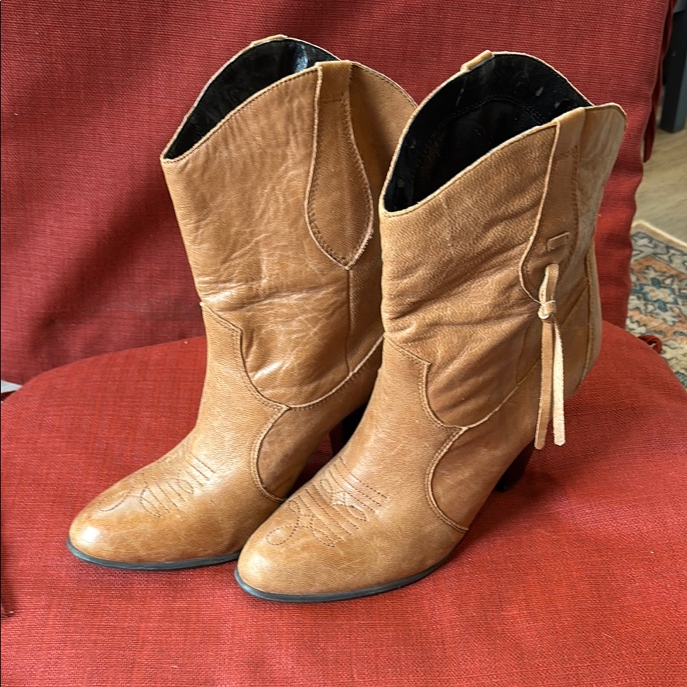Boots, Brown Leather Western Boots.  Dolche Vita